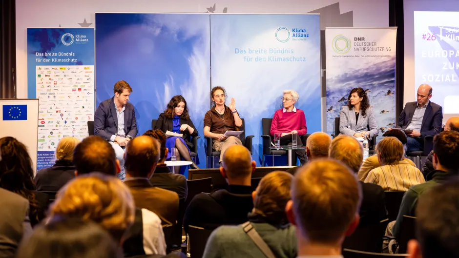 26. Berliner Klimagespräch am 30.01.2024 im Europäischen Haus, Blick auf das Podium